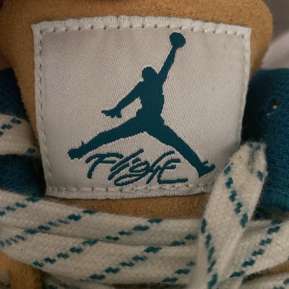 Worn twice!  Great condition.  6.5Y Size - Picture 3 of 7